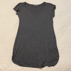 Medium, simple grey tee